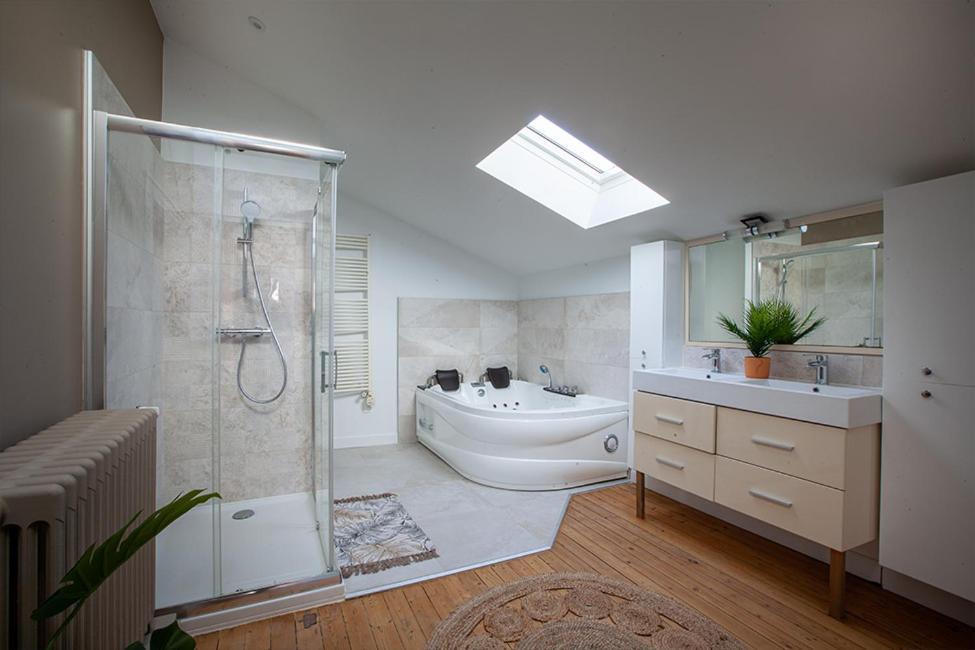 Confidences Escale A Brissac Bed & Breakfast Bagian luar foto