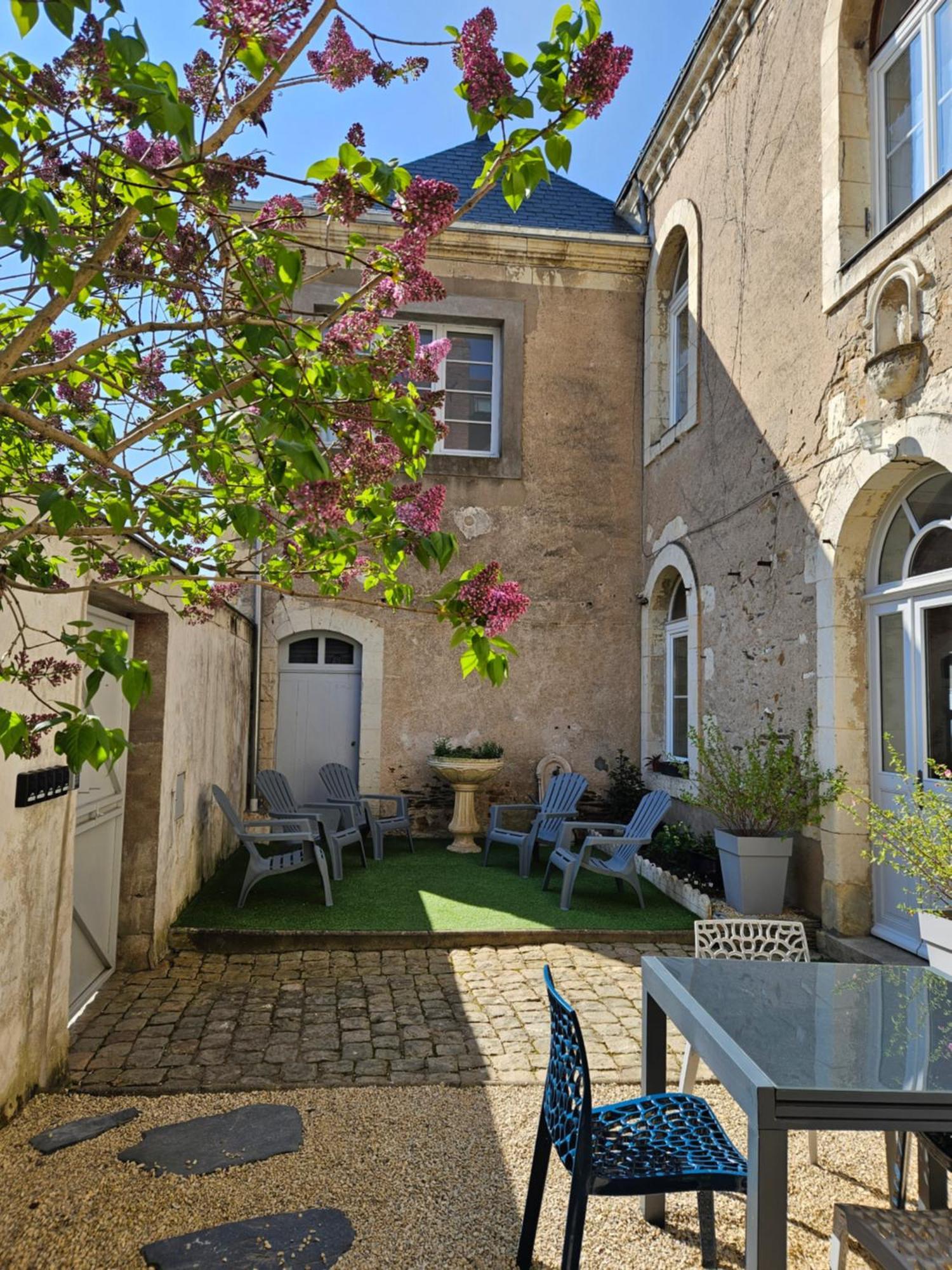 Confidences Escale A Brissac Bed & Breakfast Bagian luar foto