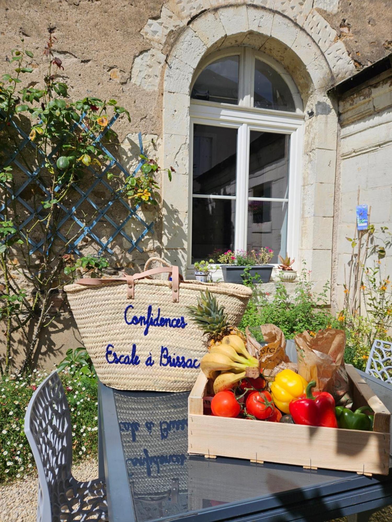 Confidences Escale A Brissac Bed & Breakfast Bagian luar foto