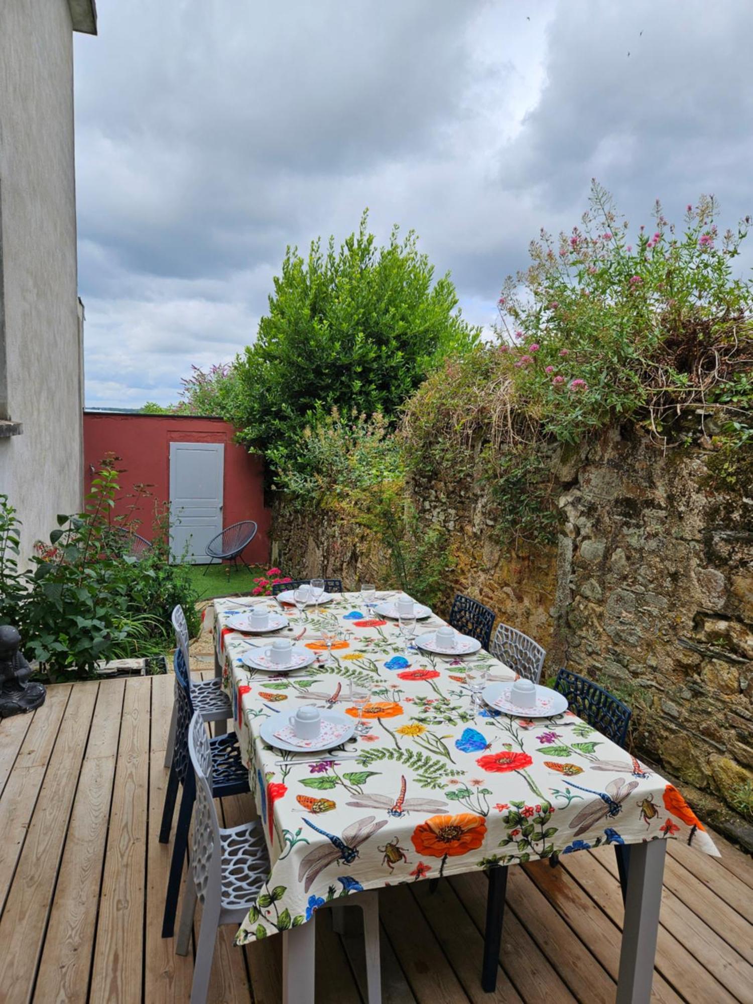 Confidences Escale A Brissac Bed & Breakfast Bagian luar foto